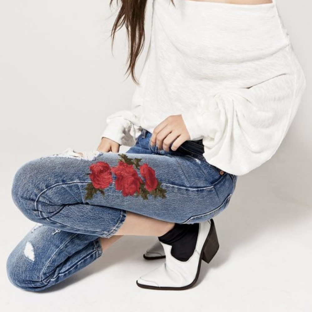 Levi's 501 Crop Taper Rose Embroidery Jeans NWT - Picture 2 of 7